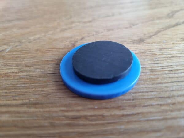 Magnet size and thickness for button magnet