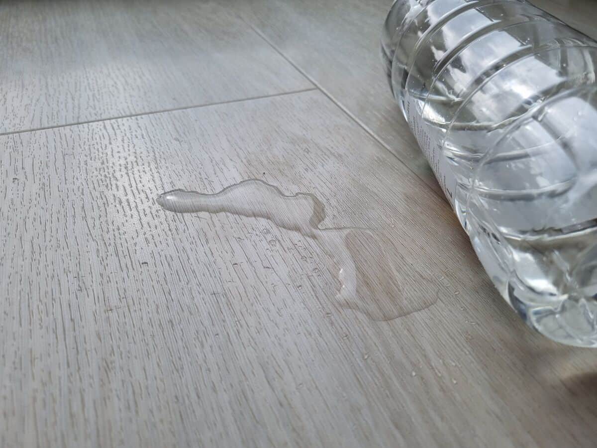 does rubbing alcohol damage vinyl floor