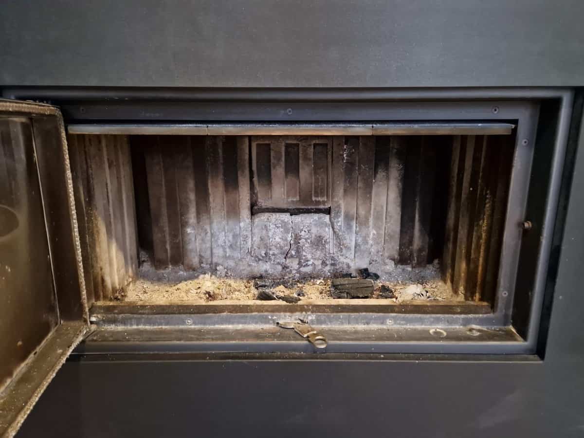 How to dispose of ashes from a fireplace